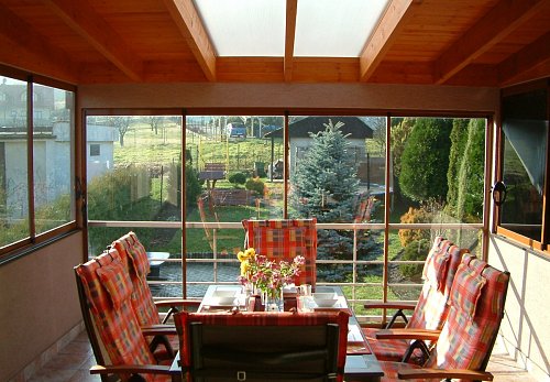 Zasklívání balkonů a lodžií