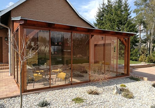 Zasklívání pergol a teras rámovým posuvným systémem