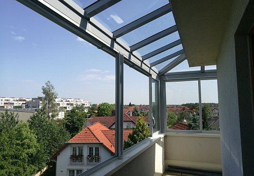 Zasklívání balkonů a lodžií