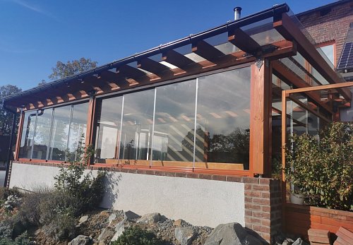 Zasklívání pergol a teras bezrámovým posuvným systémem