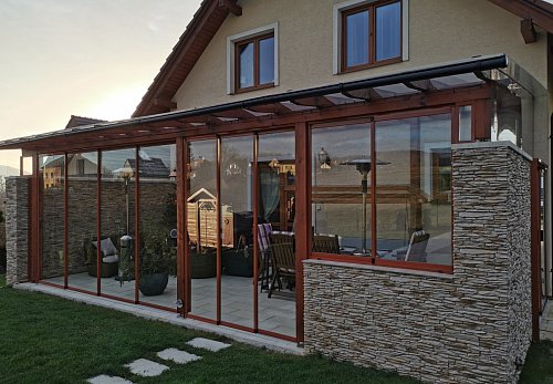 Zasklívání pergol a teras rámovým posuvným systémem