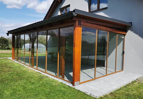Zasklívání pergol a teras rámovým posuvným systémem