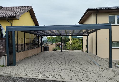 Výroba stání pro automobily