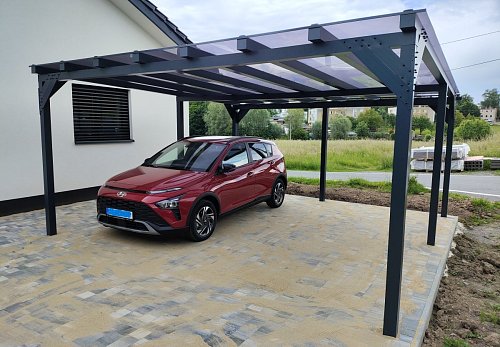 Výroba stání pro automobily