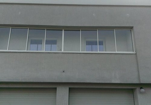 Zasklívání balkonů a lodžií