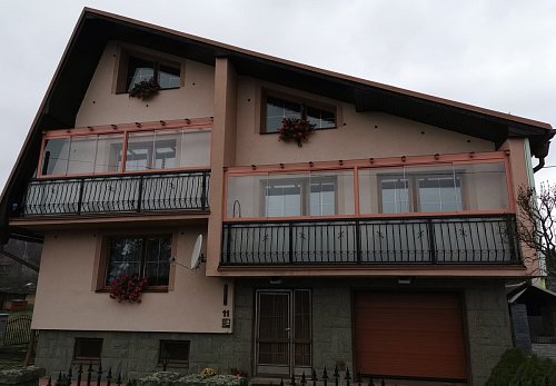 Zasklívání balkonů a lodžií