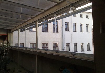 Zasklívání balkonů a lodžií