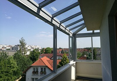 Zasklívání balkonů a lodžií