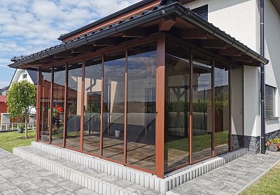 Zasklívání pergol a teras rámovým posuvným systémem