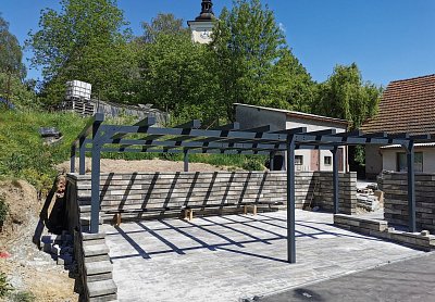 Výroba stání pro automobily